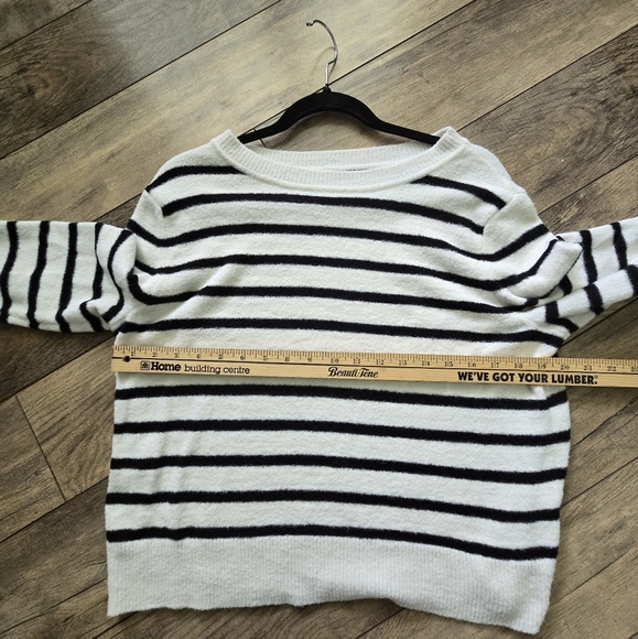 Banana Republic Striped Black and White Women's Medium Sweater - Picture 4 of 8